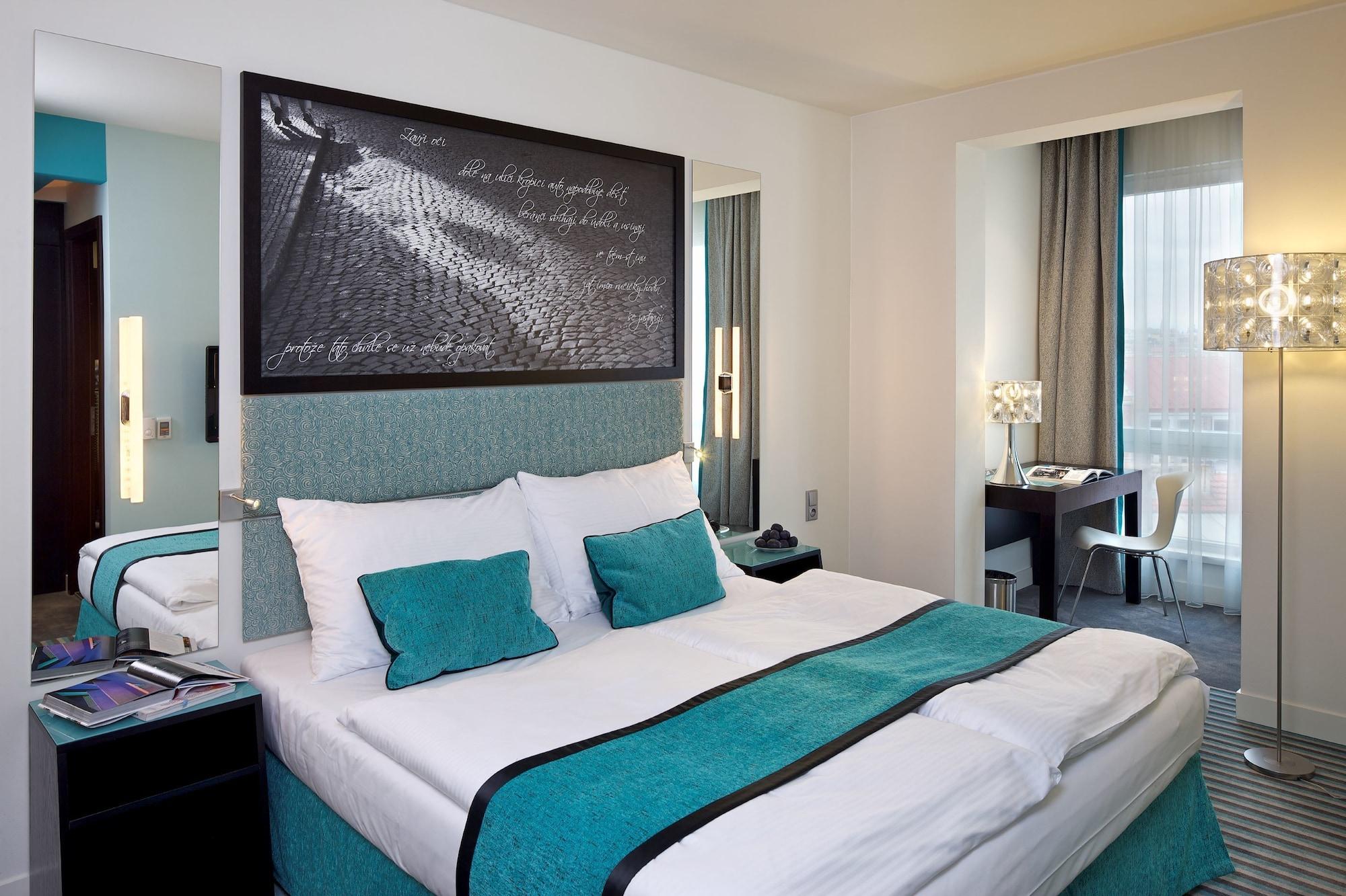 Red & Blue Design Hotel Прага Екстериор снимка