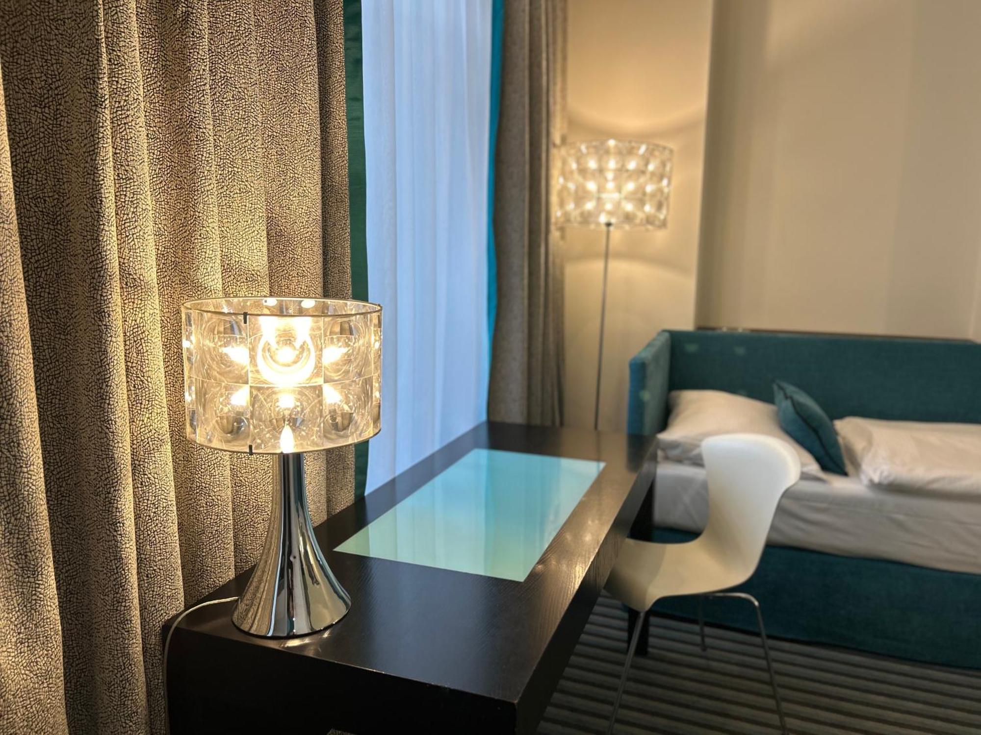 Red & Blue Design Hotel Прага Екстериор снимка
