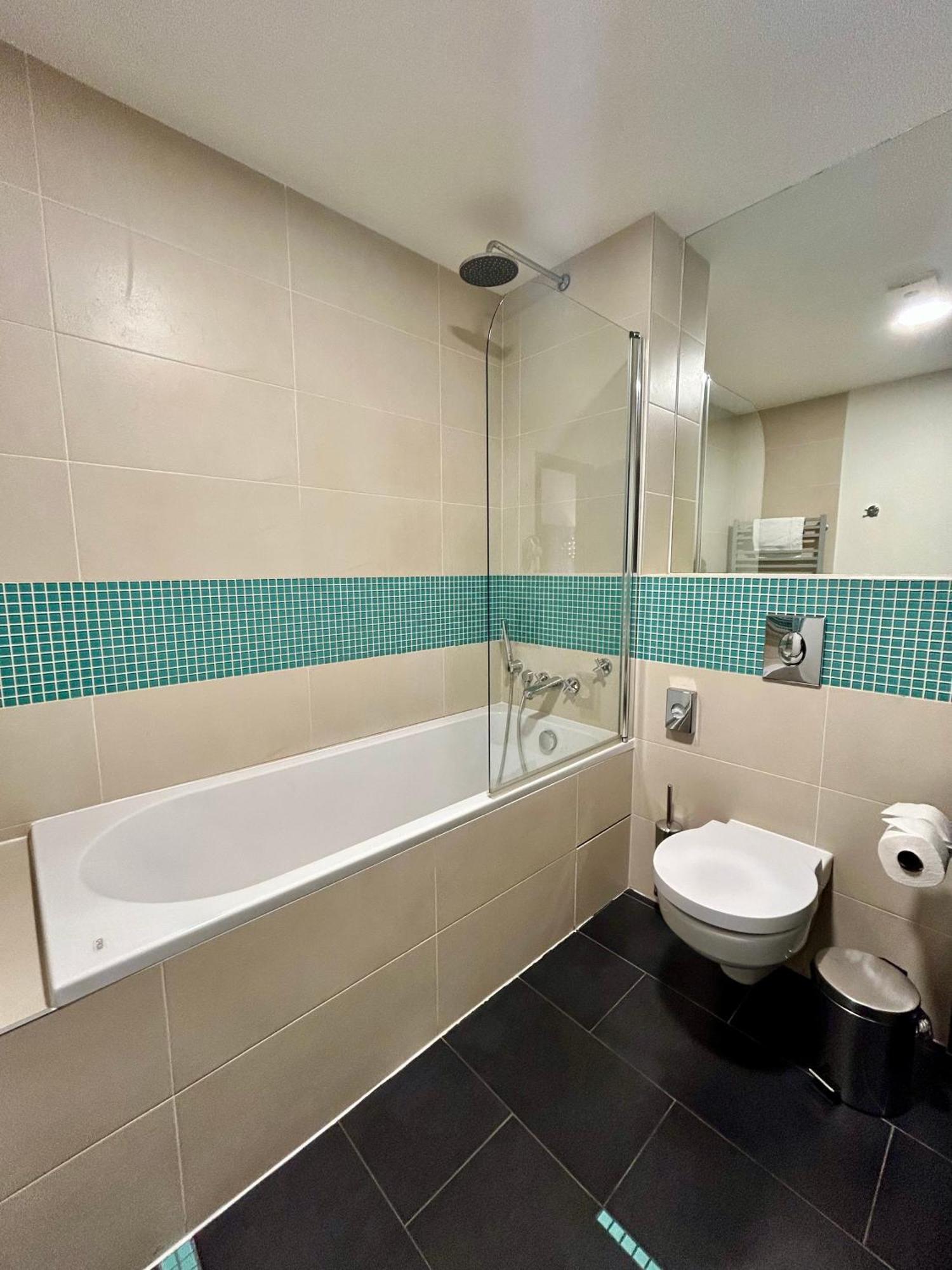 Red & Blue Design Hotel Прага Стая снимка