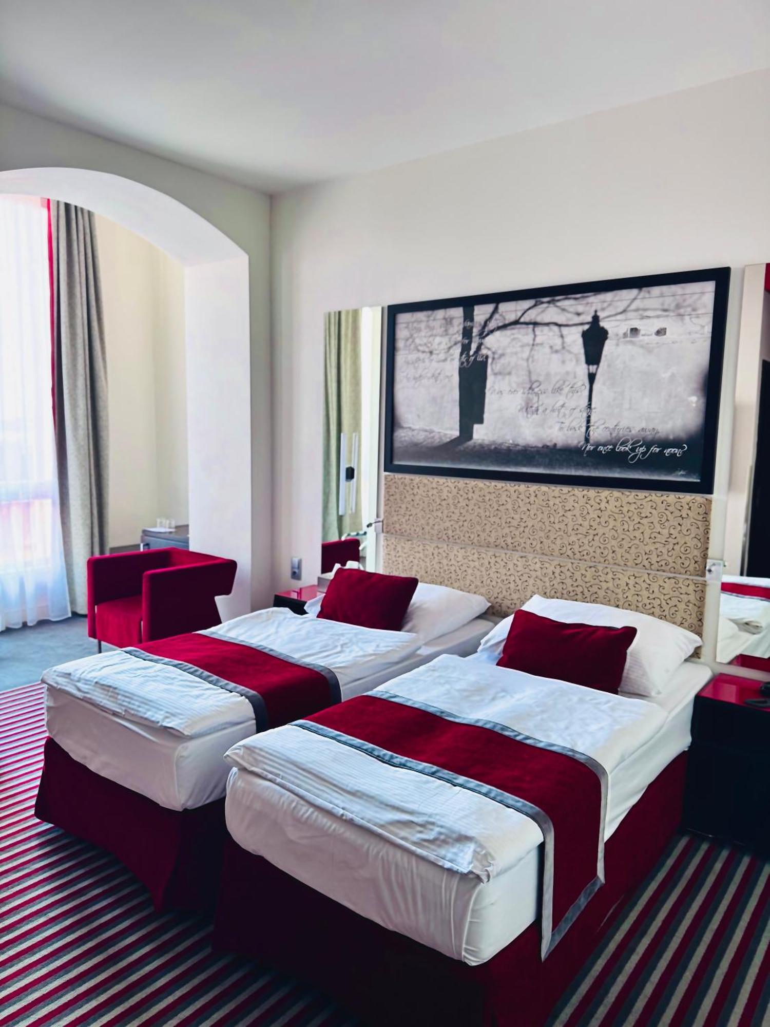 Red & Blue Design Hotel Прага Екстериор снимка
