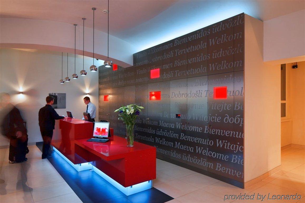 Red & Blue Design Hotel Прага Интериор снимка
