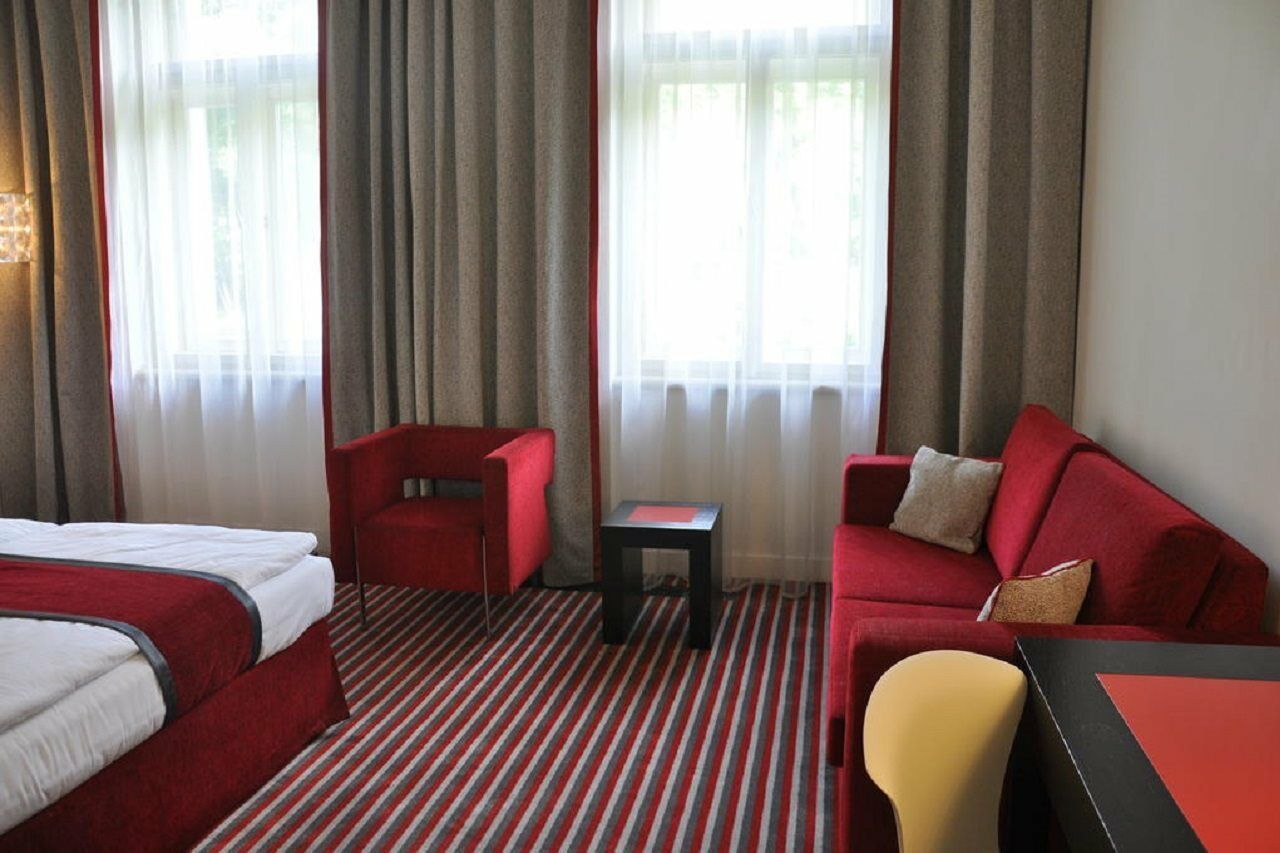 Red & Blue Design Hotel Прага Екстериор снимка